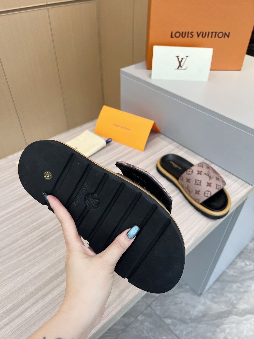 Louis Vuitton Slippers